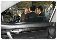 Во время посещения завода «ИжАвто» Председатель Правительства Российской Федерации В.В.Путин встретился с представителем компании «Хендай»