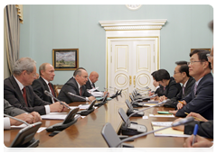 Prime Minister Vladimir Putin  meeting with South Korean President Lee Myung-bak