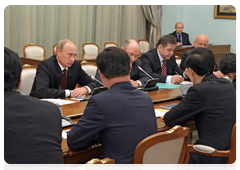 Prime Minister Vladimir Putin  meeting with South Korean President Lee Myung-bak