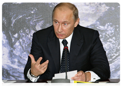 Председатель Правительства Российской Федерации В.В.Путин провёл в Центре управления полётами заседание оргкомитета по подготовке и проведению празднования 50-летия полёта в космос Ю.А.Гагарина