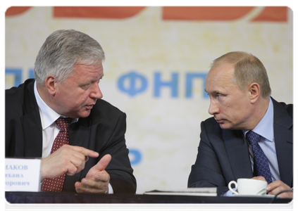 Prime Minister Vladimir Putin and Chairman of the Federation of Independent Trade Unions of Russia Mikhail Shmakov at the 7th Congress of the Federation of Independent Trade Unions of Russia