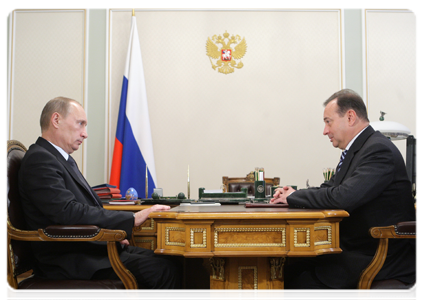Prime Minister Vladimir Putin at a meeting with Norilsk Nickel General Director and Chairman of the Board Vladimir Strzhalkovsky