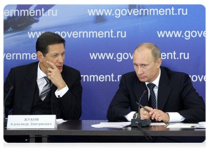 Prime Minister Vladimir Putin and Deputy Prime Minister Alexander Zhukov at a meeting on Russia’s sport and fitness strategy through 2020 in Novogorsk, outside Moscow