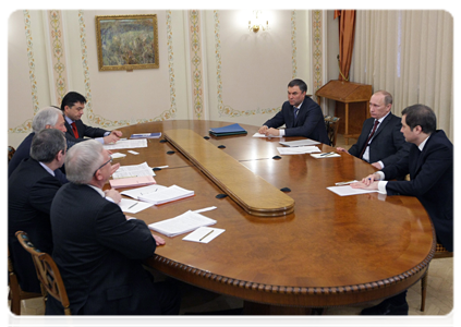 Prime Minister Vladimir Putin meeting with leaders of the United Russia party