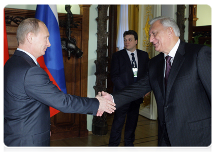 Prime Minister Vladimir Putin at a meeting with Prime Minister of Belarus Mikhail Myasnikovich