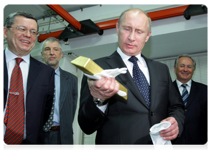 Prime Minister Vladimir Putin at the central depository of Russia’s Central Bank, which holds two-thirds of the country’s gold and foreign exchange reserves