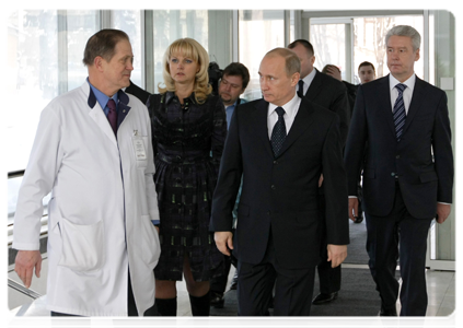 Prime Minister Vladimir Putin visiting Domodedovo terrorist attack victims at the Vishnevsky Surgery Institute