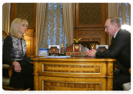Председатель Правительства Российской Федерации В.В.Путин провёл рабочую встречу с министром здравоохранения и социального развития Российской Федерации Т.А.Голиковой