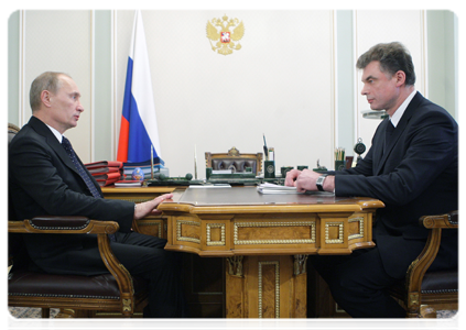 Prime Minister Vladimir Putin meeting with Nikolai Shvets, CEO of IDGC Holding (Interregional Distribution Grid Companies)