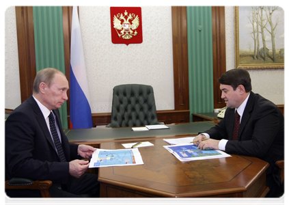 Prime Minister Vladimir Putin at a working meeting with Transport Minister Igor Levitin