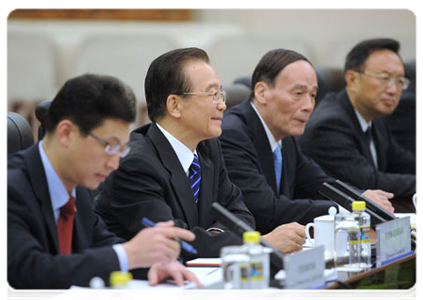 Премьер Государственного совета КНР Вэнь Цзябао на встрече с Председателем Правительства Российской Федерации В.В.Путиным в узком составе