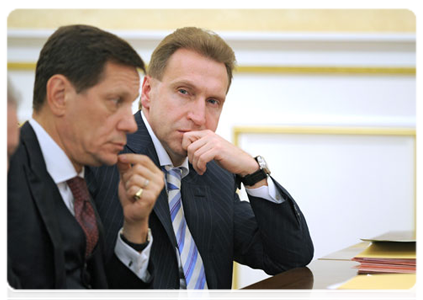 Deputy Prime Minister Alexander Zhukov and First Deputy Prime Minister Igor Shuvalov at a meeting of the Government Presidium