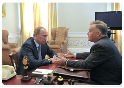 Prime Minister Vladimir Putin meets with Russian Railways President Vladimir Yakunin