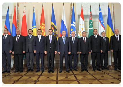 Following the meeting, a group photo was taken of the prime ministers of the CIS member states