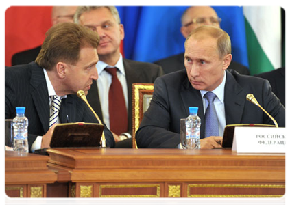 Prime Minister Vladimir Putin and First Deputy Prime Minister Igor Shuvalov at an enlarged meeting of the CIS Council of Heads of Government