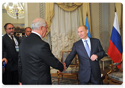 Prime Minister Vladimir Putin meeting with Ukrainian Prime Minister Mykola Azarov