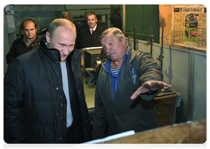 Prime Minister Vladimir Putin visiting the Proletarsky Zavod plant in St Petersburg