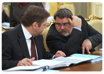Minister of Energy Sergei Shmatko and head of the Federal Antimonopoly Service Igor Artemyev at a meeting of the Government Commission on Monitoring Foreign Investment