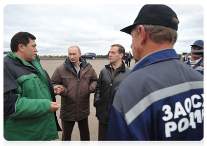 Президент Российской Федерации Д.А.Медведев и Председатель Правительства Российской Федерации В.В.Путин ознакомились с ходом уборки урожая кукурузы