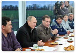 Президент Российской Федерации Д.А.Медведев и Председатель Правительства Российской Федерации В.В.Путин встретились на Ставрополье с  работниками сельского хозяйства и активом партии «Единая Россия»