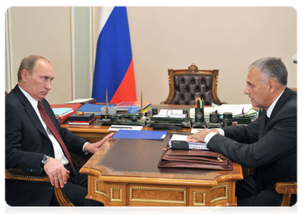 Prime Minister Vladimir Putin meets with Sakhalin Region Governor Alexander Khoroshavin