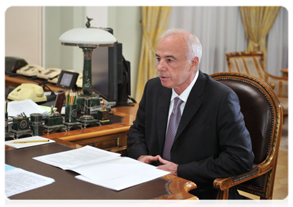 The head of the Republic of Adygea, Aslan Tkhakushinov at a meeting with Prime Minister Vladimir Putin