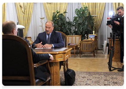 Prime Minister Vladimir Putin meets with Vnesheconombank Chairman Vladimir Dmitriyev
