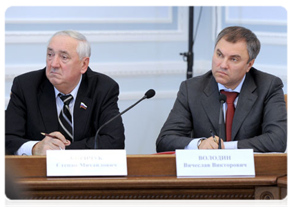 Сhairman of the Federal Council’s committee for local governments Stepan Kirichuk and Deputy Prime Minister and Chief of Staff of the Russian government’s Executive Office Vyacheslav Volodin