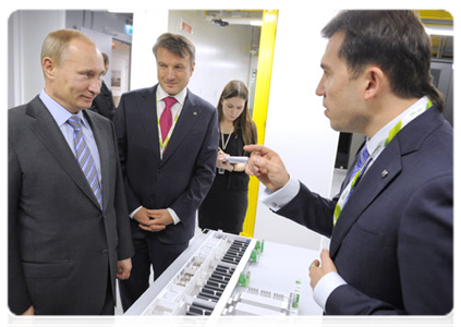 Prime Minister Vladimir Putin visits Sberbank's South Port customer support centre