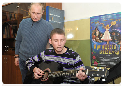 Председатель Правительства Российской Федерации В.В.Путин посетил Антоновский сельский модельный дом культуры
