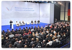 Председатель Правительства Российской Федерации В.В.Путин принял участие в пленарном заседании Всероссийского форума сельской интеллигенции