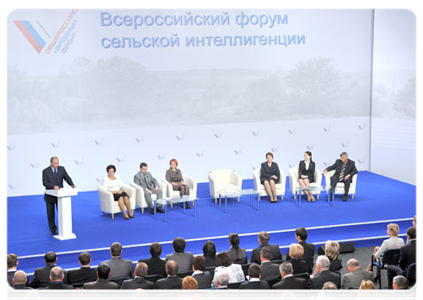 Председатель Правительства Российской Федерации В.В.Путин принял участие в пленарном заседании Всероссийского форума сельской интеллигенции