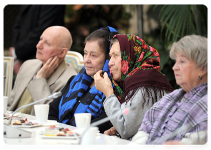 Guests invited to President Dmitry Medvedev and Prime Minister Vladimir Putin’s meeting with pensioners and veterans in the Grand Kremlin Palace