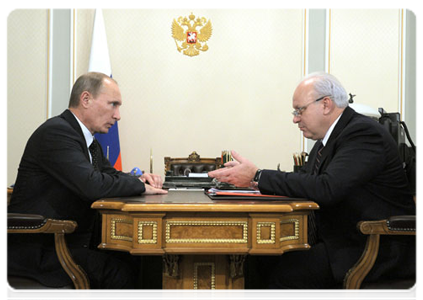 Prime Minister Vladimir Putin meeting Prime Minister of the Republic of Khakassia Viktor Zimin