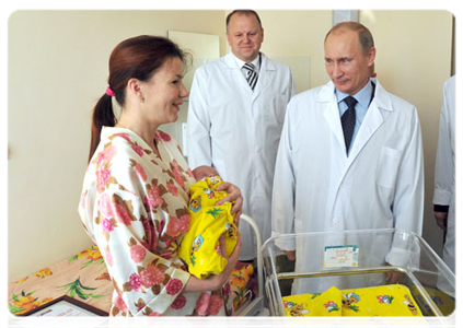 Prime Minister Vladimir Putin at the Regional Perinatal Centre in Kaliningrad. In the early hours of October 31, a baby was born here who is thought to represent the world’s 7-billionth resident