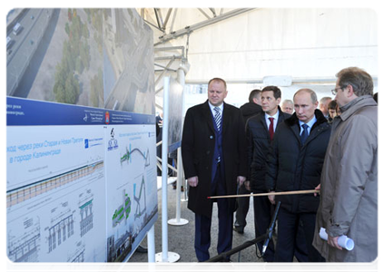 Председатель Правительства Российской Федерации В.В.Путин посетил в Калининграде строительную площадку мостового перехода через реки Старая и Новая Преголя