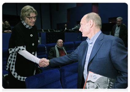 Накануне В.В.Путин посетил киностудию «Мосфильм», где посмотрел новый фильм «Высоцкий. Спасибо, что живой» и встретился со съемочной группой, родственниками и друзьями В.С.Высоцкого