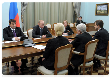 Председатель Правительства Российской Федерации В.В.Путин встретился с генеральным секретарём Международной организации гражданской авиации (ИКАО) Р.Бенжаменом