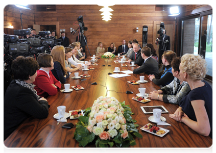 Президент Российской Федерации Д.А.Медведев и Председатель Правительства Российской Федерации В.В.Путин встретились с участницами Форума женщин
