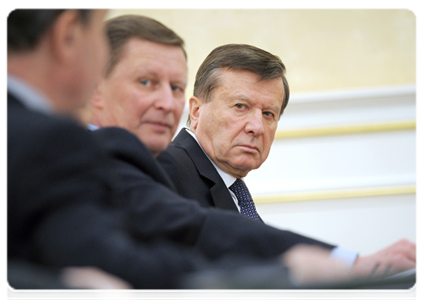 First Deputy Prime Minister Viktor Zubkov and Deputy Prime Minister Sergei Ivanov at a Government Presidium meeting
