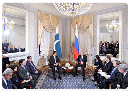 Председатель Правительства Российской Федерации В.В.Путин встретился с Премьер-министром Исламской Республики Пакистан Ю.Р.Гилани