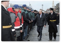 Председатель Правительства Российской Федерации В.В.Путин посетил ОАО «ПО “Севмаш”», где осмотрел атомный подводный крейсер «Александр Невский»