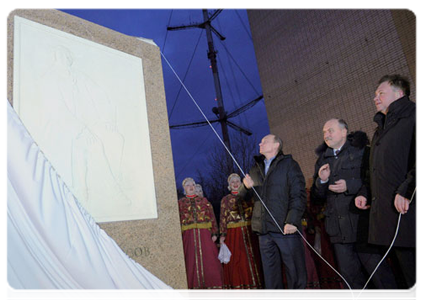Prime Minister Vladimir Putin at the unveiling ceremony for a memorial stele to Mikhail Lomonosov in Arkhangelsk, to mark the great Russian scholar’s 300th birthday anniversary
