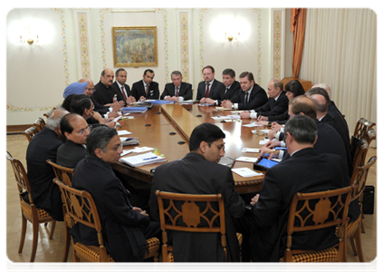 Председатель Правительства Российской Федерации В.В.Путин встретился с Премьер-министром Индии Манмоханом Сингхом