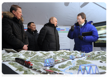 Before the construction launch ceremony, Yenisei Industrial Company (YePC) president Ruslan Baisarov presented the railway project plan to the Prime Minister