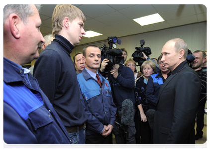 Prime Minister Vladimir Putin meets with workers of the Baltiysky Zavod shipyard