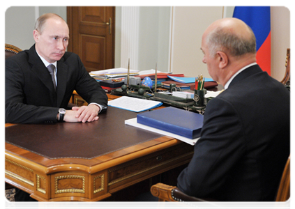 Prime Minister Vladimir Putin meeting with Mordovian leader Nikolai Merkushkin