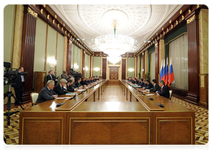 Президент Российской Федерации Д.А.Медведев встретился в Белом доме с членами Правительства Российской Федерации, чтобы подвести итоги социально-экономического развития страны в 2011 году