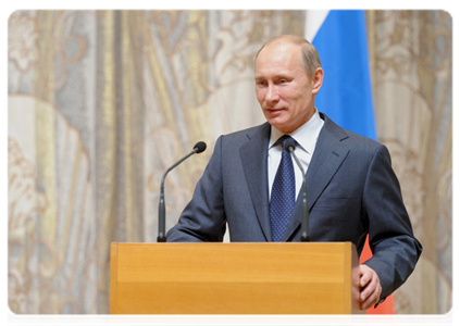Prime Minister Vladimir Putin congratulates the staff of the Government Executive Office on its 20th anniversary