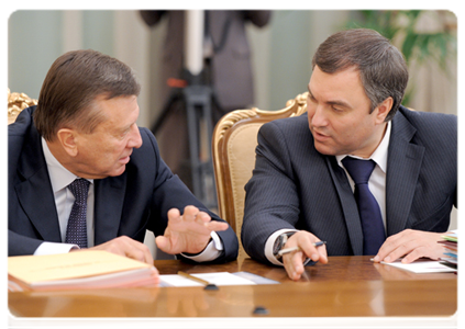 First Deputy Prime Minister Viktor Zubkov and Deputy Prime Minister and Chief of Government Staff Vyacheslav Volodin at a Government Presidium meeting